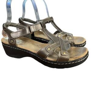 Clarks Hayla Flute Womens Gold Leather Chunky Heel Sandals Metallic Shoes sz 6.5